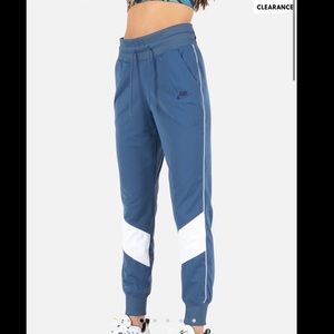 NIKE SPORTS WEAR Heritage Track Pants
